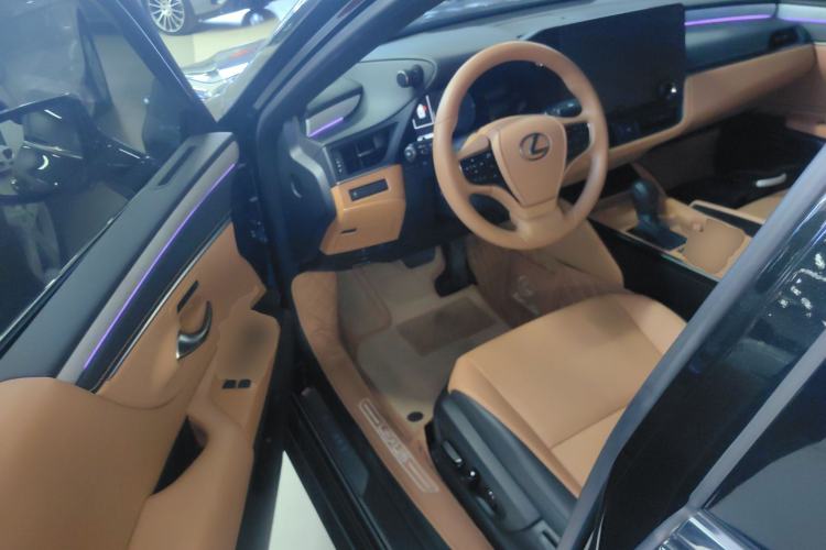 Used Lexus ES 2025 200 Premium Edition Interior 3