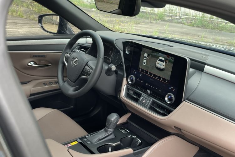 Used Lexus ES 2025 200 Premium Edition Interior 3