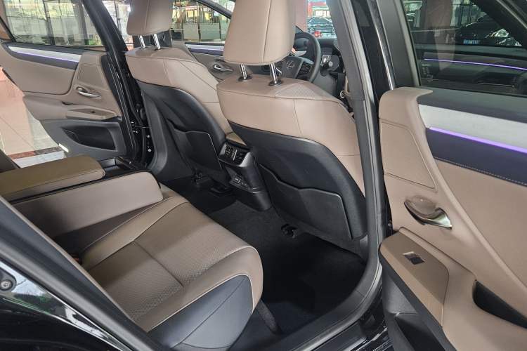 Used Lexus ES 2025 200 Premium Edition Interior 3
