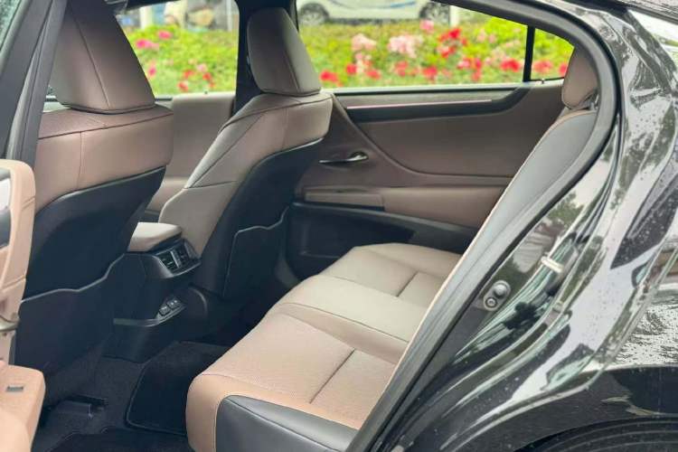 Used Lexus ES 2025 200 Premium Edition Interior 3