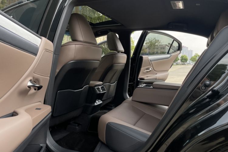 Used Lexus ES 2025 200 Premium Edition Interior 4