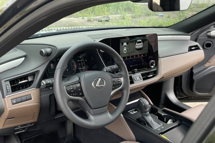 Used Lexus ES 2025 200 Premium Edition Interior 5