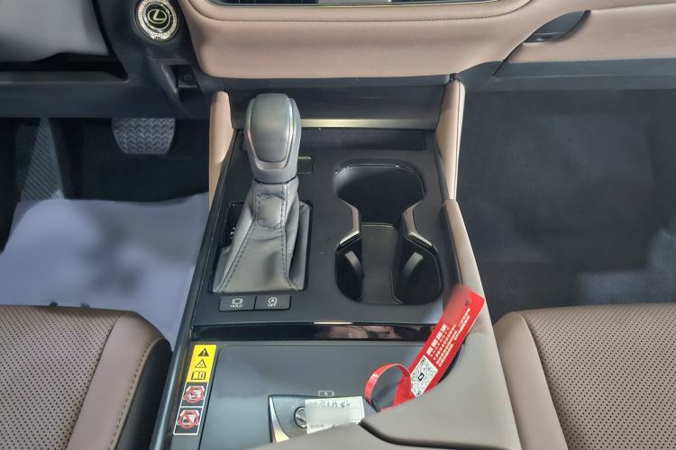 Used Lexus ES 2025 200 Premium Edition Interior 7