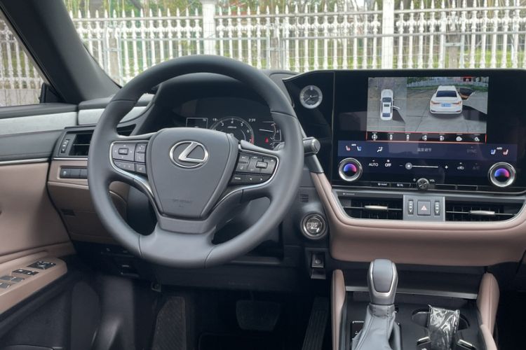 Used Lexus ES 2025 200 Premium Edition Interior 8