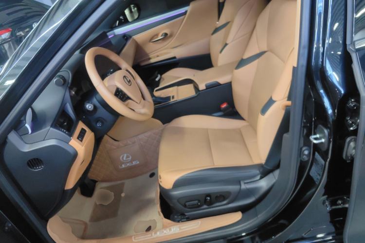 Used Lexus ES 2025 200 Premium Edition Left Front Seat