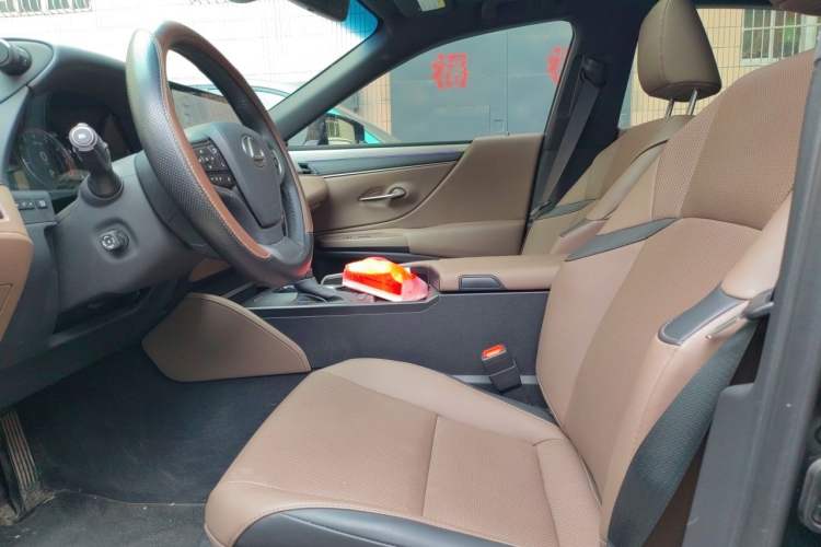 Used Lexus ES 2025 200 Premium Edition Left Front Seat