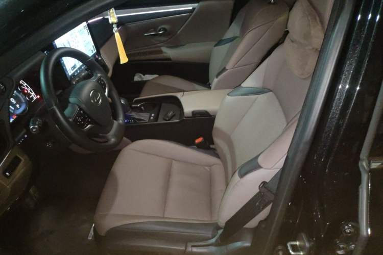 Used Lexus ES 2025 300h Deluxe Edition Left Front Seat