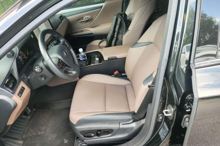 Used Lexus ES 2025 200 Premium Edition Left Front Seat