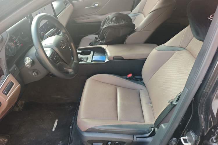 Used Lexus ES 2025 200 Premium Edition Left Front Seat