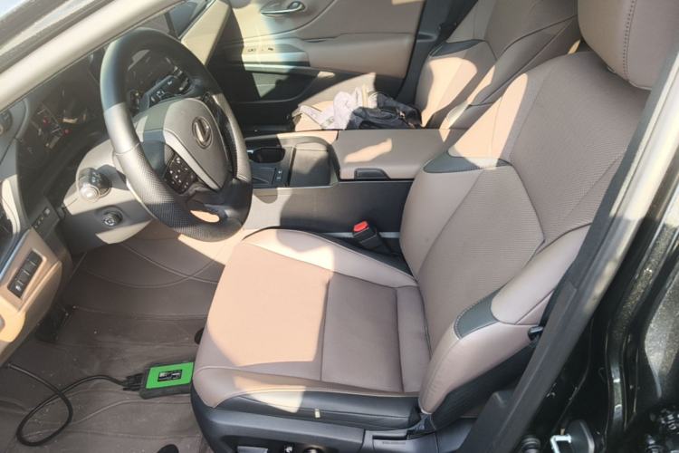 Used Lexus ES 2025 300h Deluxe Edition Left Front Seat