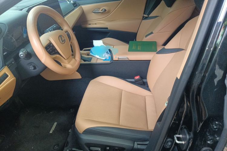 Used Lexus ES 2025 200 Premium Edition Left Front Seat