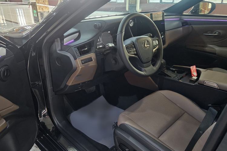 Used Lexus ES 2025 200 Premium Edition Left Front Seat