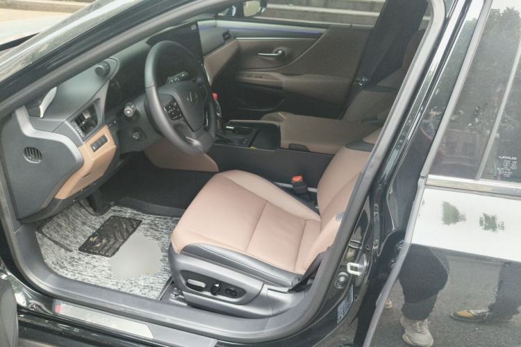 Used Lexus ES 2025 200 Premium Edition Left Front Seat