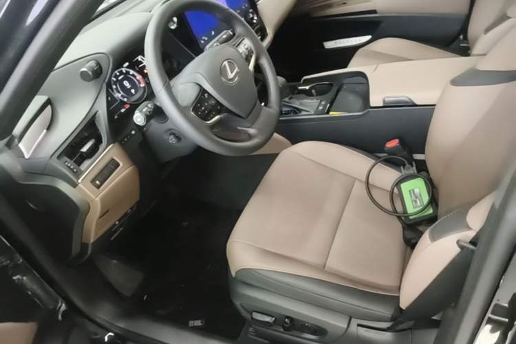 Used Lexus ES 2025 200 Premium Edition Left Front Seat