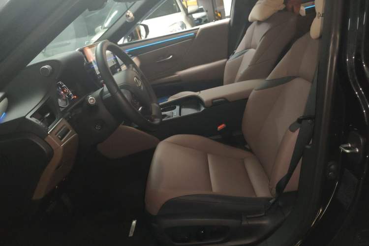 Used Lexus ES 2025 200 Premium Edition Left Front Seat