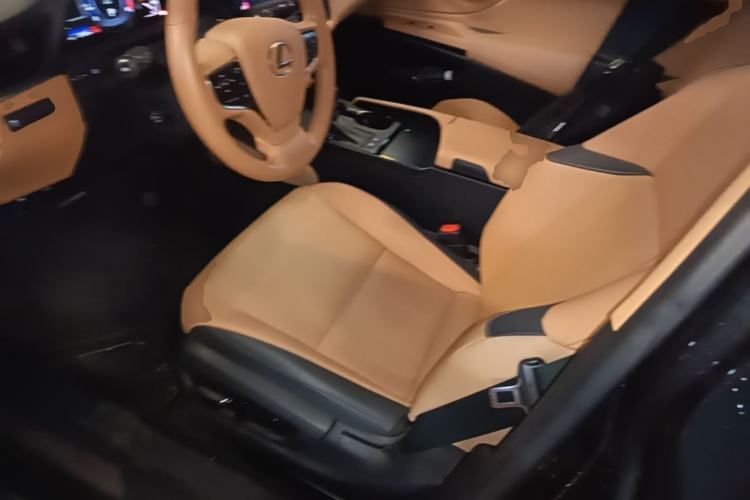 Used Lexus ES 2025 200 Premium Edition Left Front Seat