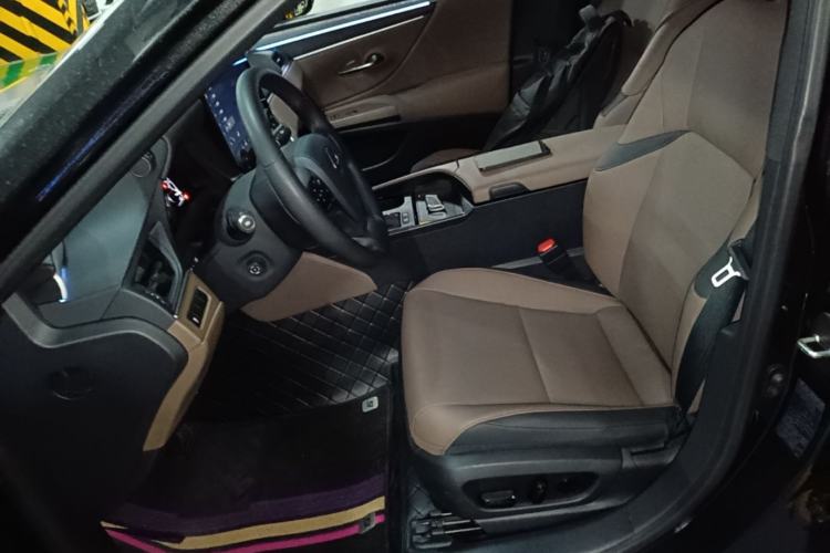 Used Lexus ES 2025 200 Premium Edition Left Front Seat