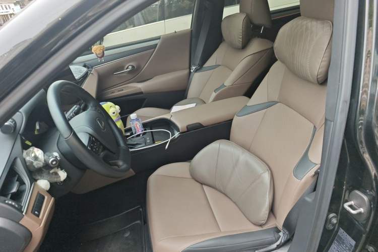 Used Lexus ES 2025 200 Premium Edition Left Front Seat