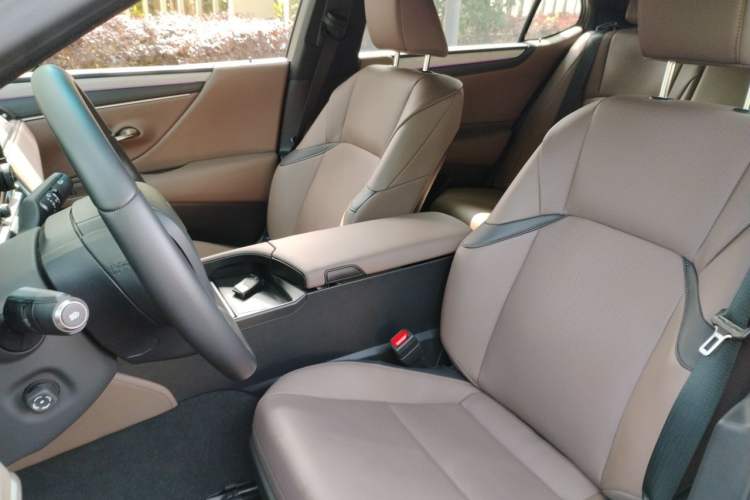 Used Lexus ES 2025 200 Premium Edition Left Front Seat