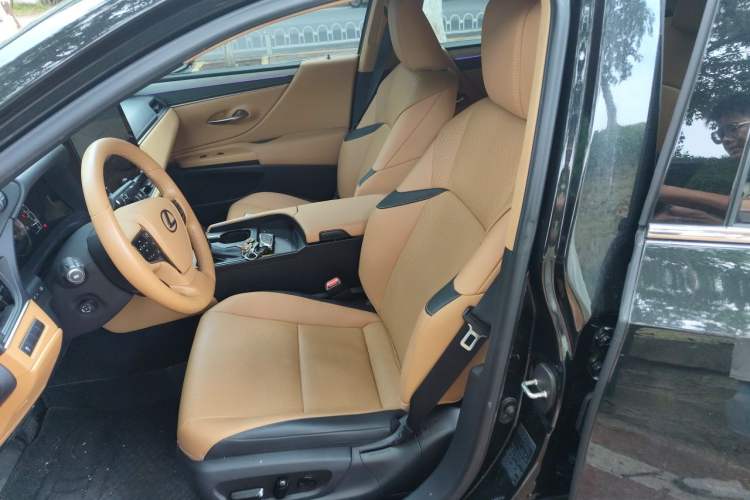 Used Lexus ES 2025 200 Premium Edition Left Front Seat