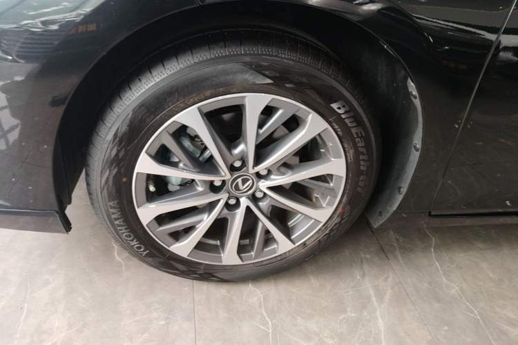Used Lexus ES 2025 200 Premium Edition Left Front Wheel Hub