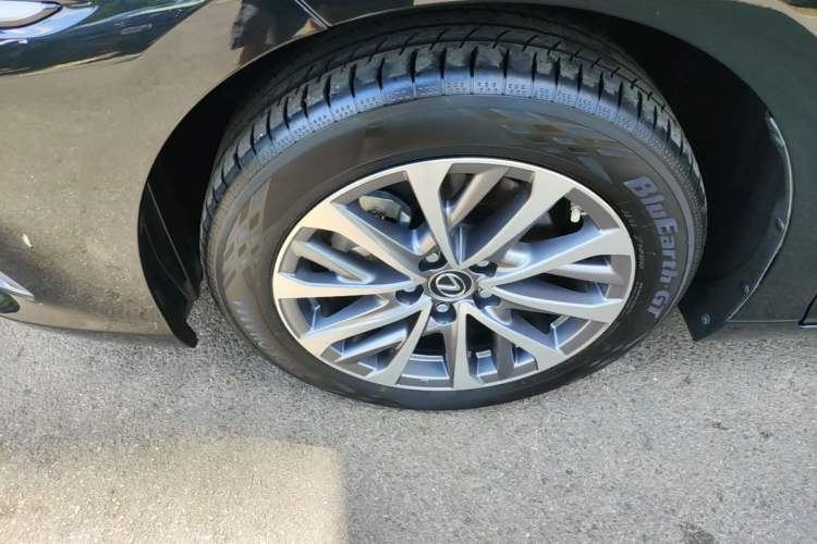 Used Lexus ES 2025 200 Premium Edition Left Front Wheel Hub