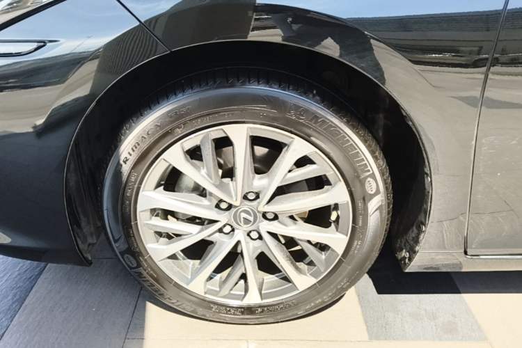 Used Lexus ES 2025 300h Deluxe Edition Left Front Wheel Hub
