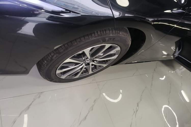 Used Lexus ES 2025 200 Premium Edition Left Front Wheel Hub