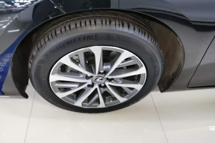 Used Lexus ES 2025 200 Premium Edition Left Front Wheel Hub