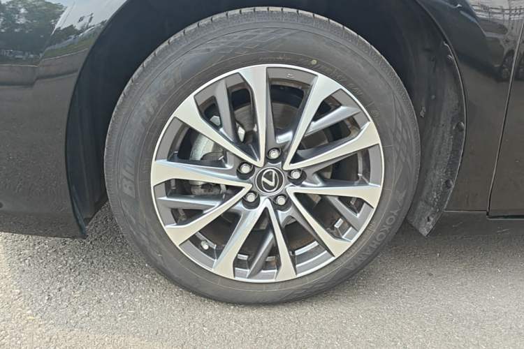 Used Lexus ES 2025 200 Premium Edition Left Front Wheel Hub