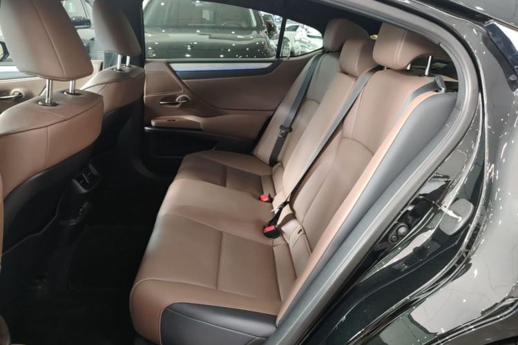 Used Lexus ES 2025 200 Premium Edition Left Rear Seat