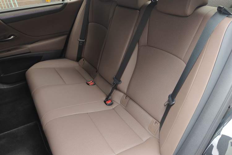 Used Lexus ES 2025 200 Premium Edition Left Rear Seat
