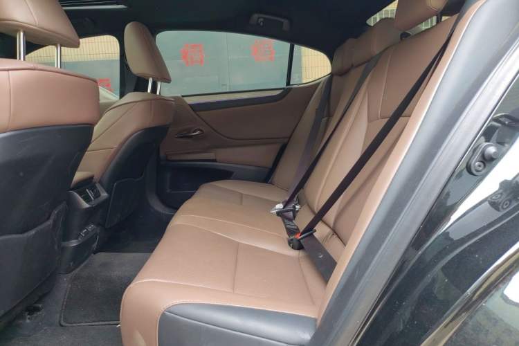 Used Lexus ES 2025 200 Premium Edition Left Rear Seat