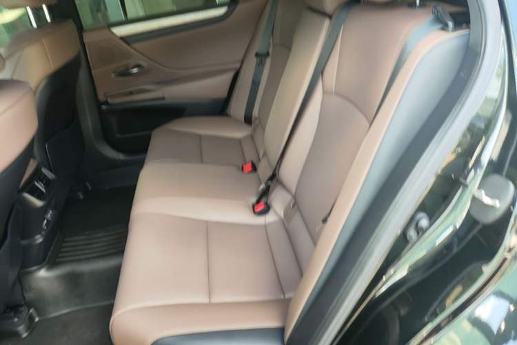 Used Lexus ES 2025 200 Premium Edition Left Rear Seat
