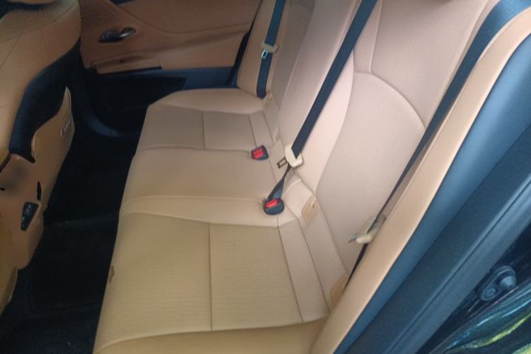 Used Lexus ES 2025 200 Premium Edition Left Rear Seat