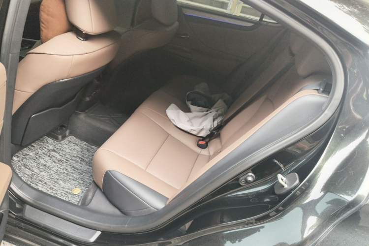 Used Lexus ES 2025 200 Premium Edition Left Rear Seat