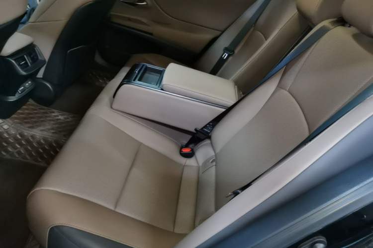 Used Lexus ES 2025 200 Premium Edition Left Rear Seat