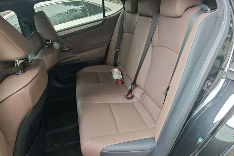 Used Lexus ES 2025 200 Premium Edition Left Rear Seat