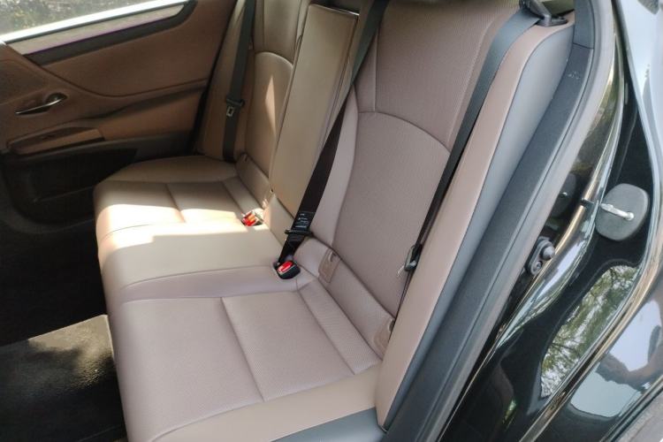 Used Lexus ES 2025 200 Premium Edition Left Rear Seat