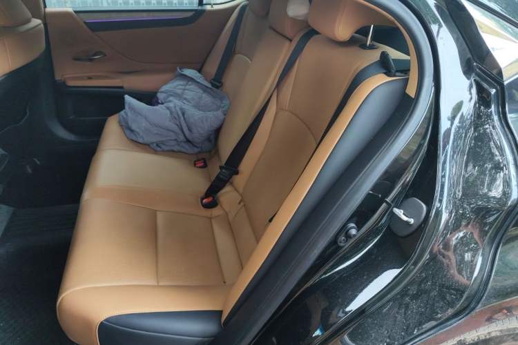 Used Lexus ES 2025 200 Premium Edition Left Rear Seat