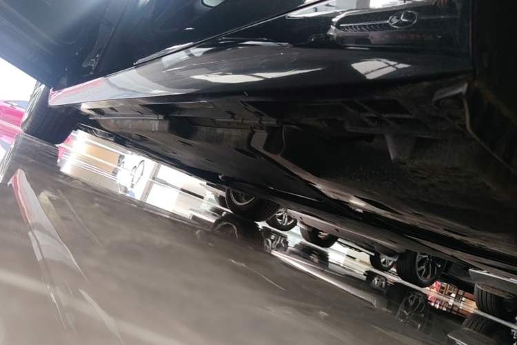 Used Lexus ES 2025 200 Premium Edition Left Side Sill