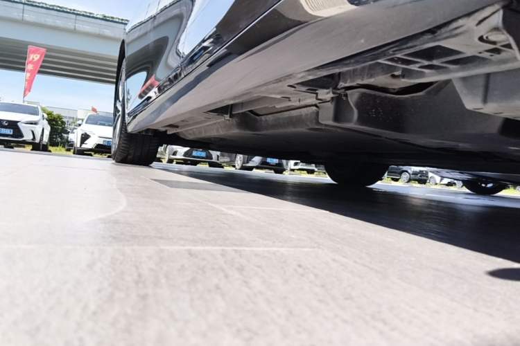 Used Lexus ES 2025 300h Deluxe Edition Left Side Sill