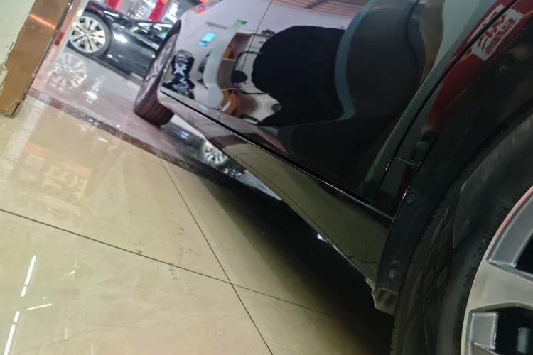 Used Lexus ES 2025 200 Premium Edition Left Side Sill