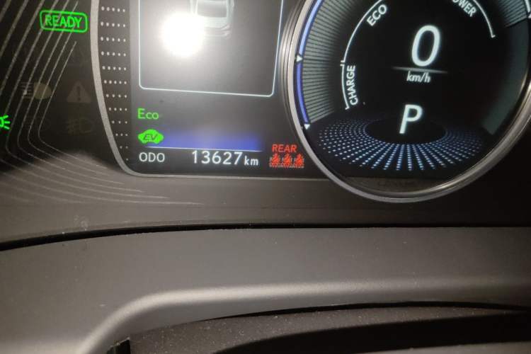 Used Lexus ES 2025 300h Deluxe Edition Odometer Close Up