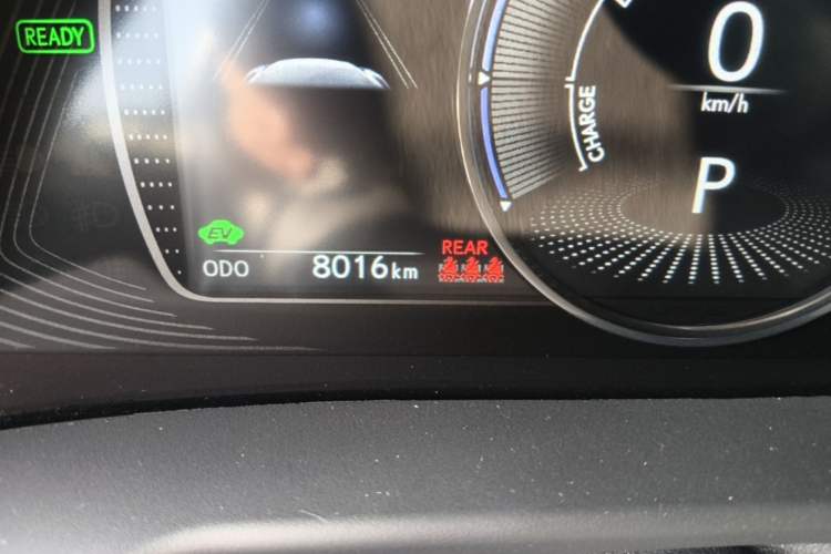 Used Lexus ES 2025 300h Deluxe Edition Odometer Close Up
