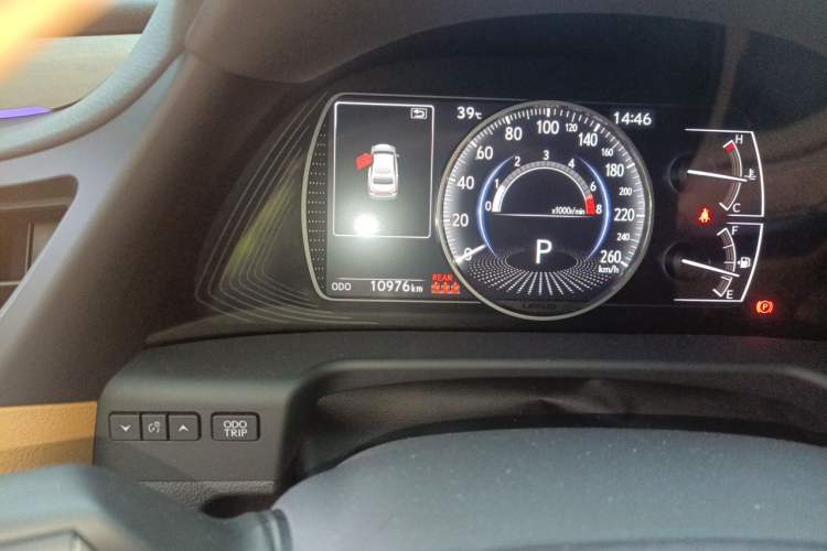 Used Lexus ES 2025 200 Premium Edition Odometer Close Up