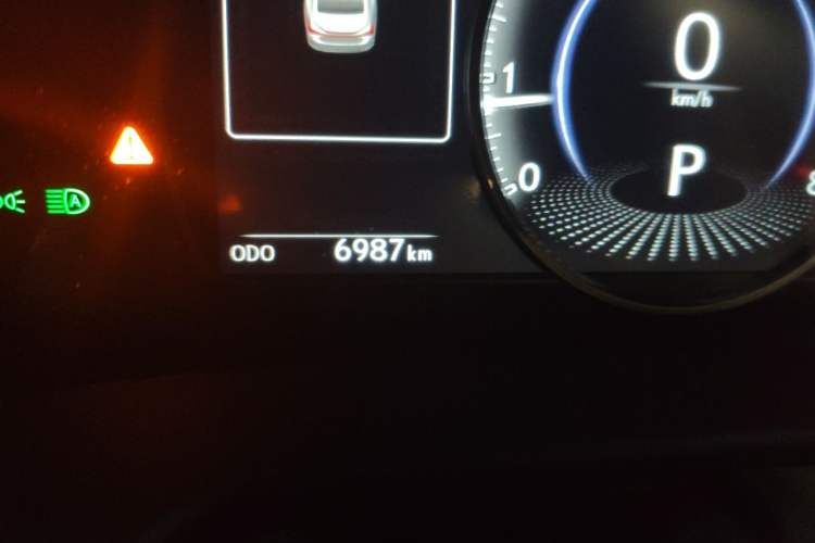 Used Lexus ES 2025 200 Premium Edition Odometer Close Up