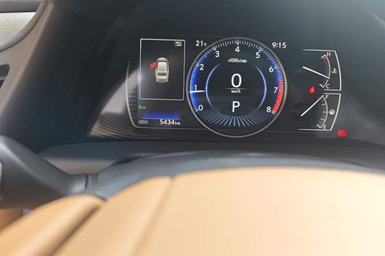 Used Lexus ES 2025 Model, 200 Special Edition Odometer Close Up