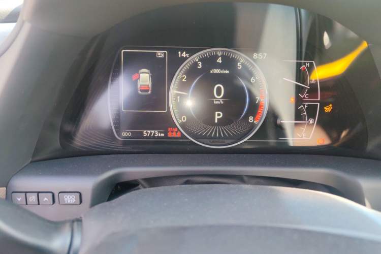 Used Lexus ES 2025 200 Premium Edition Odometer Close Up