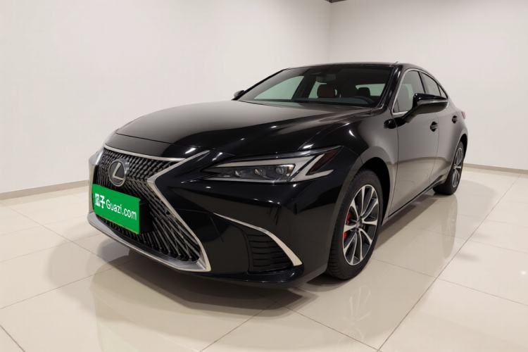 Lexus ES 2025 300h Deluxe Edition